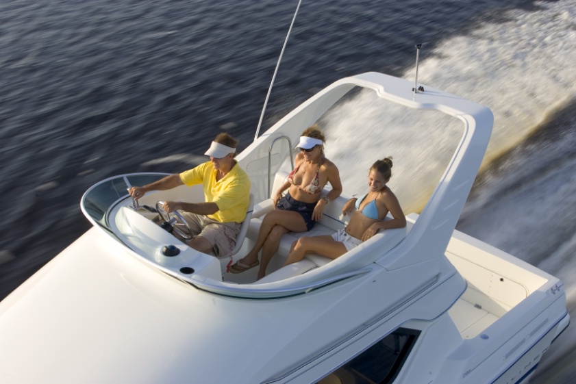 Goa-yacht-rental-bayliner-discovery-2.jpg